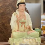 Tượng Quan Âm Vẽ Gấm Non Nước đẹp bằng bột đá