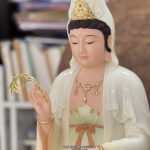 Tượng Quan Âm Vẽ Gấm Non Nước đẹp bằng bột đá